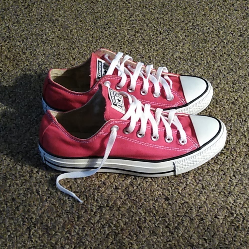 Pair of size 8 in women’s red, and white  Converse